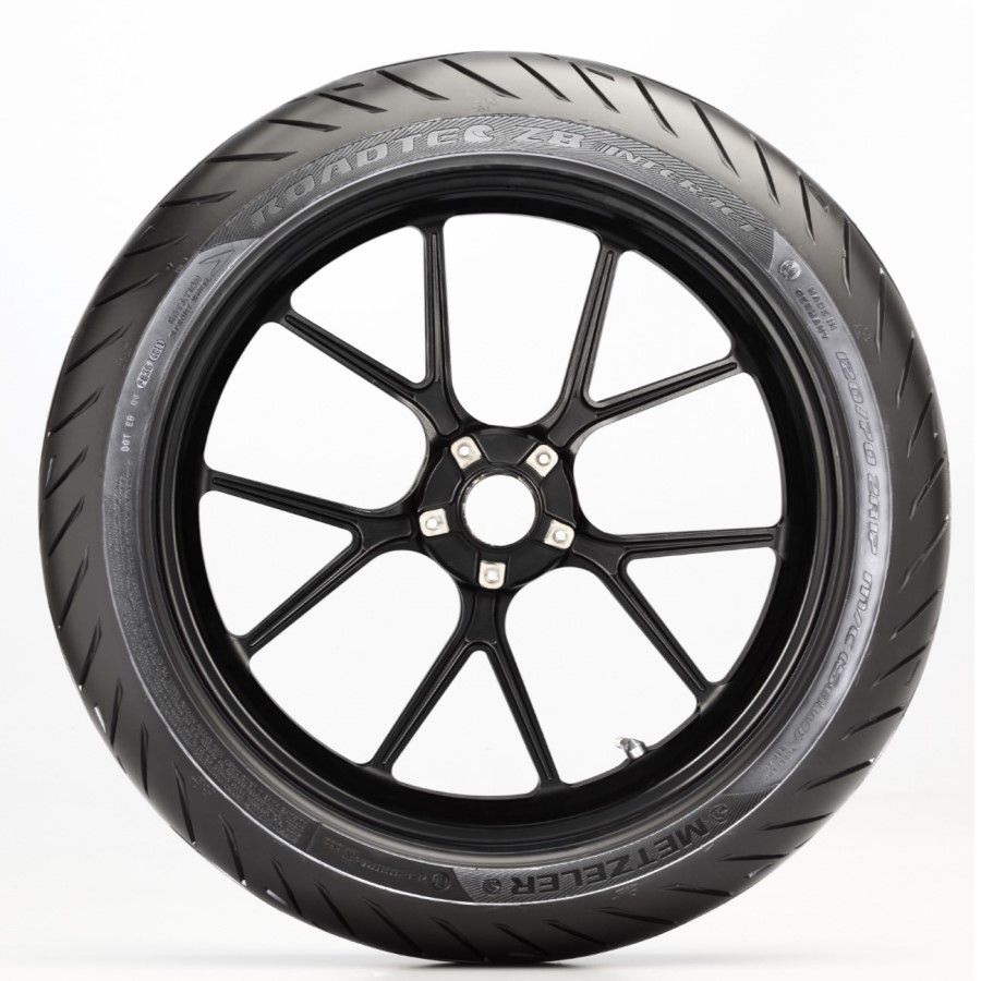 パーツ METZELER ROADTEC Z8 INTERACT 120/70 ZR17 Roadtec™ Z8 Interact用タイヤ | Metzeler