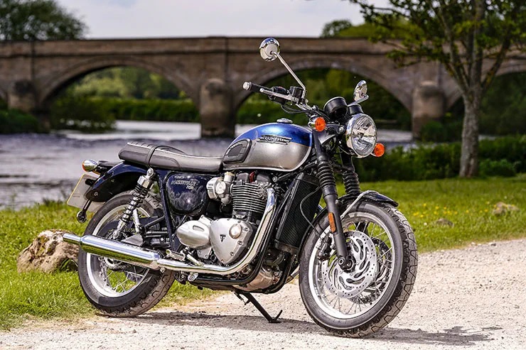 Best Motorcycle Tyre and Size Guide for the Triumph Bonneville 